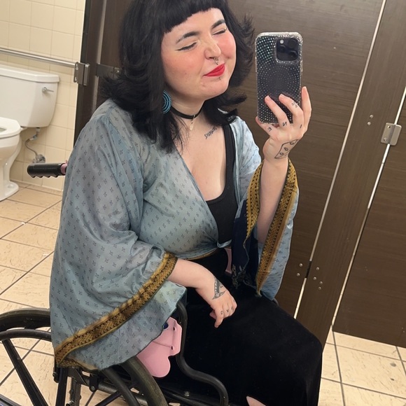 Meet your Posher, Sunny ☀️ - Picture 4 of 17